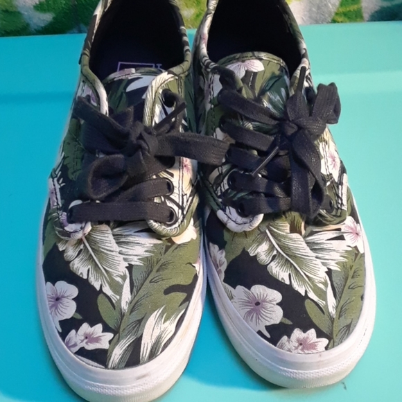 Leaf/ Floral Vans - Picture 2 of 8